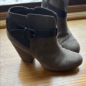 Stylish Women's Ankle Boots - Taupe